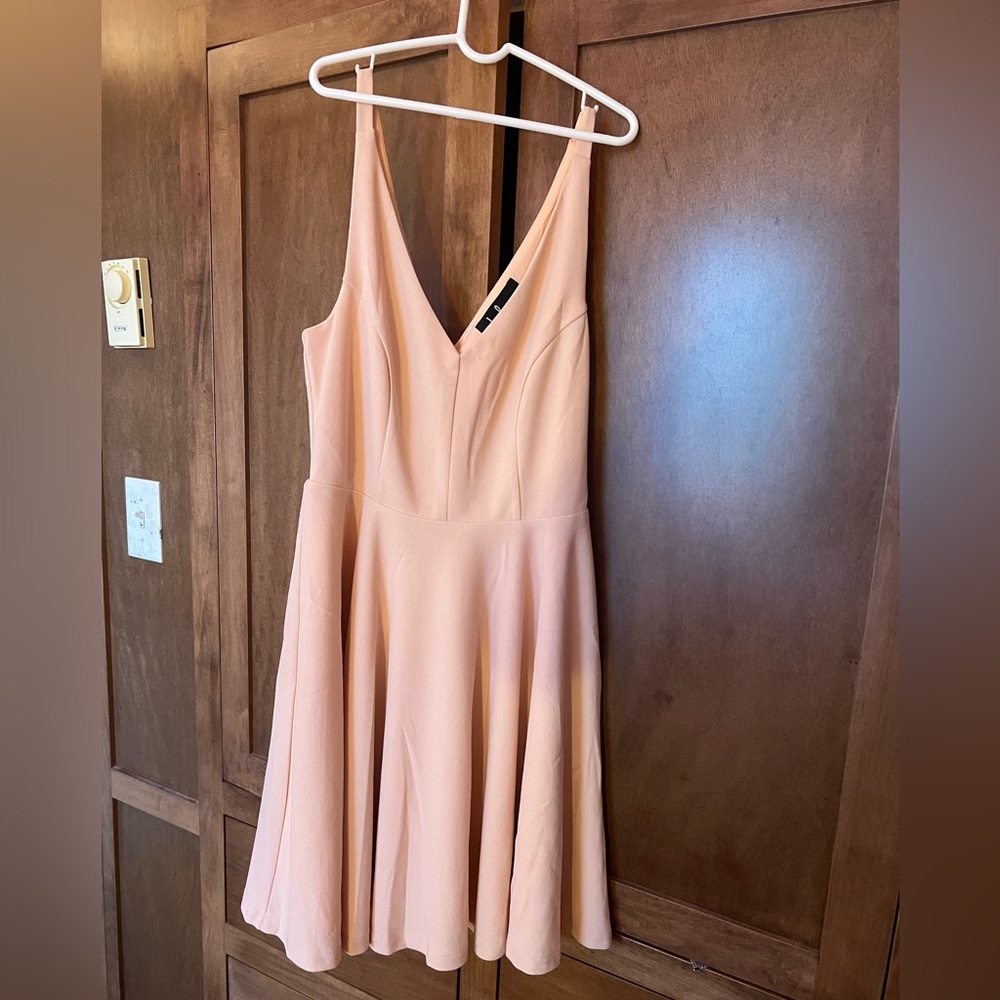 Lulu’s peach colored dress
